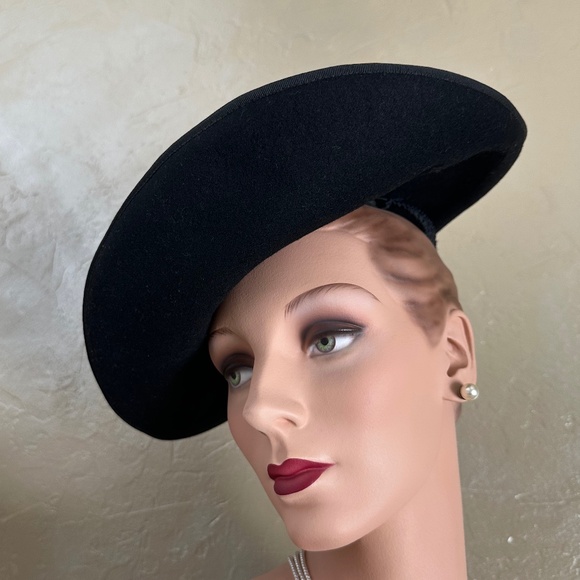 SUPERB 1940\'S WIDE BRIM TILT HAT WITH SALMON COLORED FABRIC LEAVES main image 9
